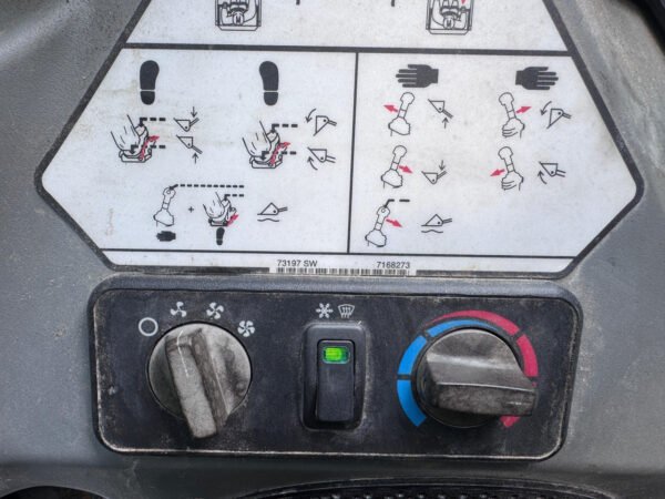 Mini chargeuse BOBCAT S450 - Image 4