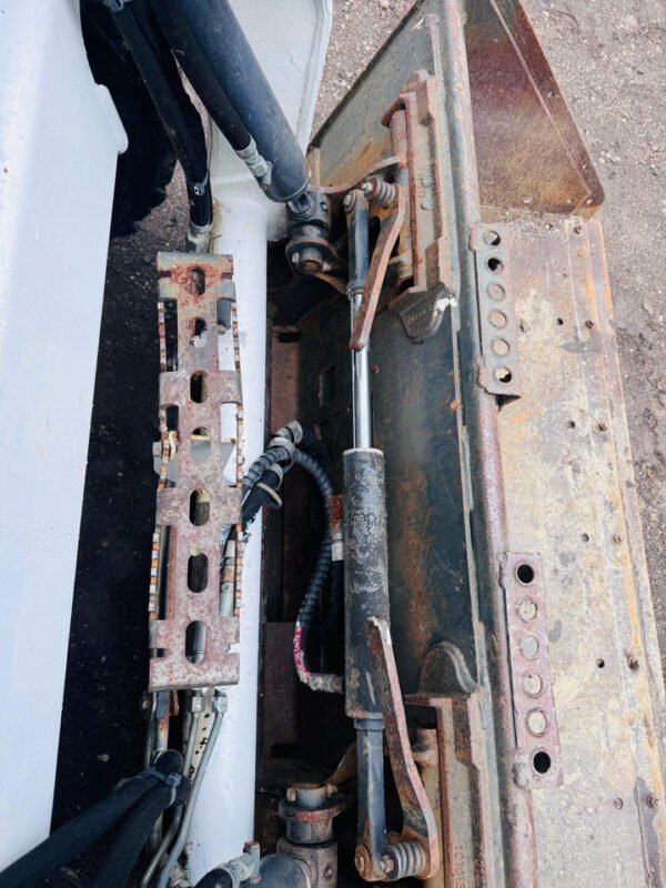 Mini chargeuse BOBCAT S450 - Image 10