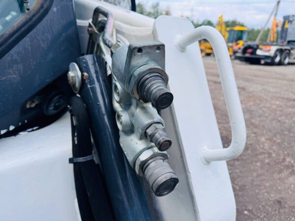 Mini chargeuse BOBCAT S450 - Image 11