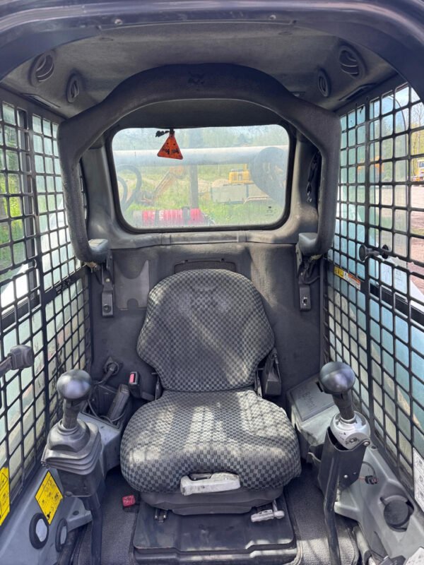 Mini chargeuse BOBCAT S570 - Image 2