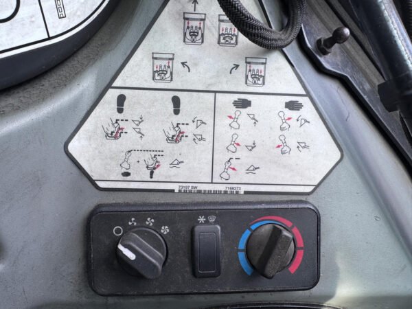 Mini chargeuse BOBCAT S570 - Image 5