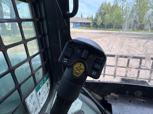 Mini chargeuse BOBCAT S570 - Image 9