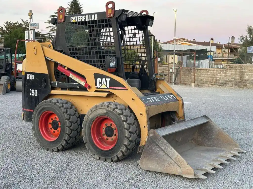 Mini Chargeuse sur Pneus – Caterpillar 226BHF – Image 11