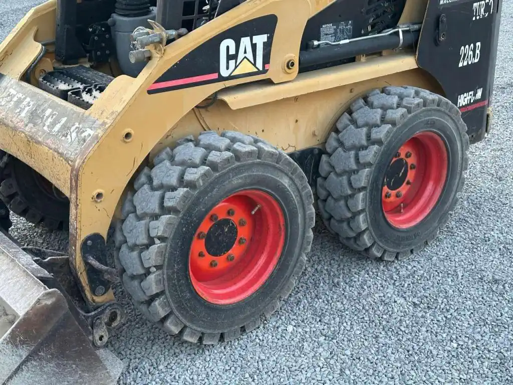 Mini Chargeuse sur Pneus – Caterpillar 226BHF – Image 9