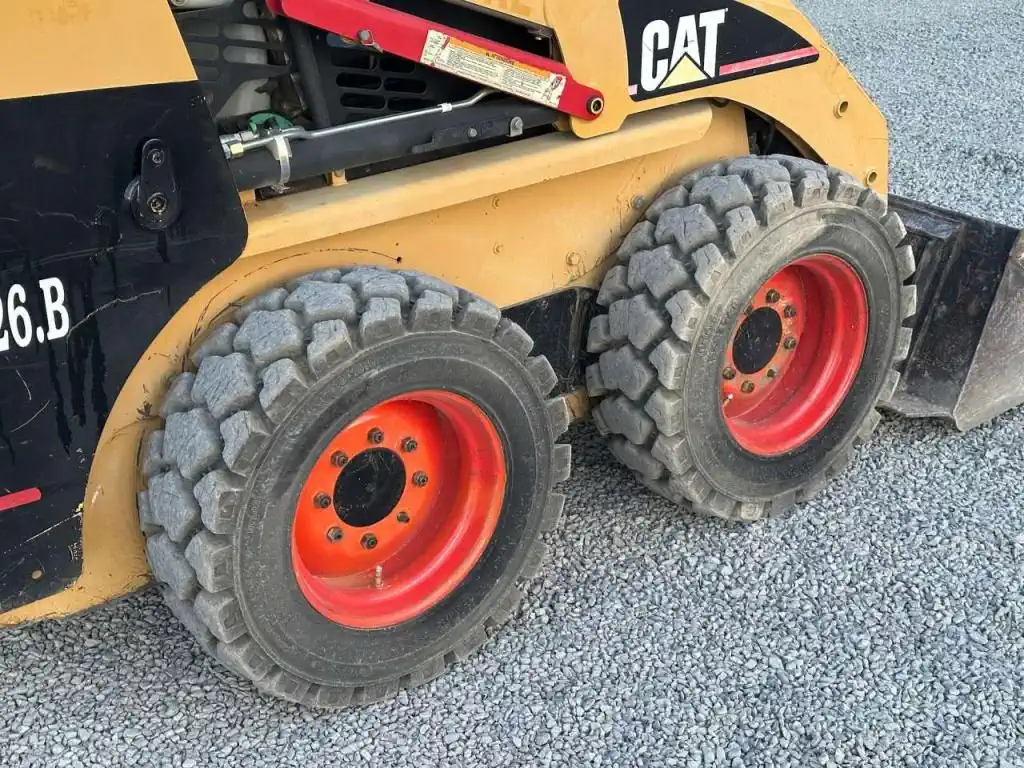 Mini Chargeuse sur Pneus – Caterpillar 226BHF – Image 10