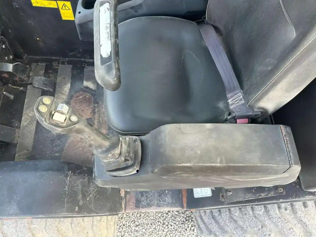 Mini chargeuse sur pneus – JCB 225 – Image 12