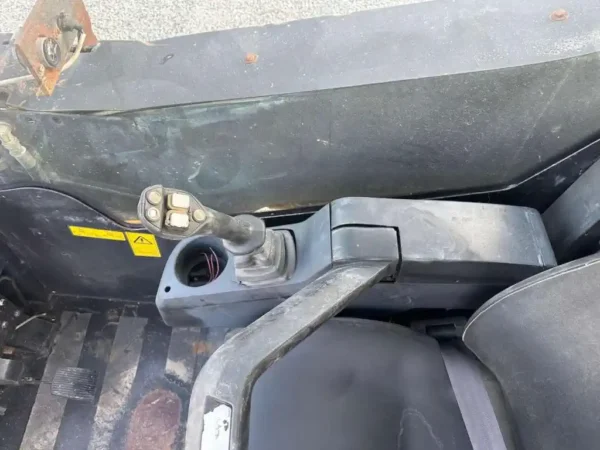 Mini chargeuse sur pneus – JCB 225 – Image 13
