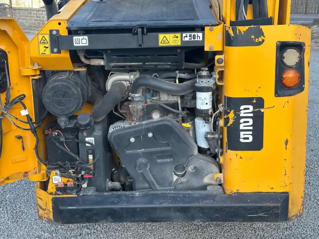 Mini chargeuse sur pneus – JCB 225 – Image 18
