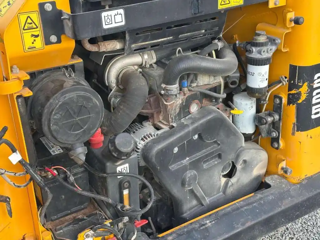 Mini chargeuse sur pneus – JCB 225 – Image 19