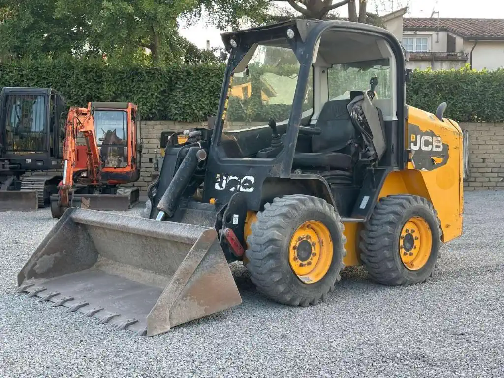 Mini chargeuse sur pneus – JCB 225 – Image 3