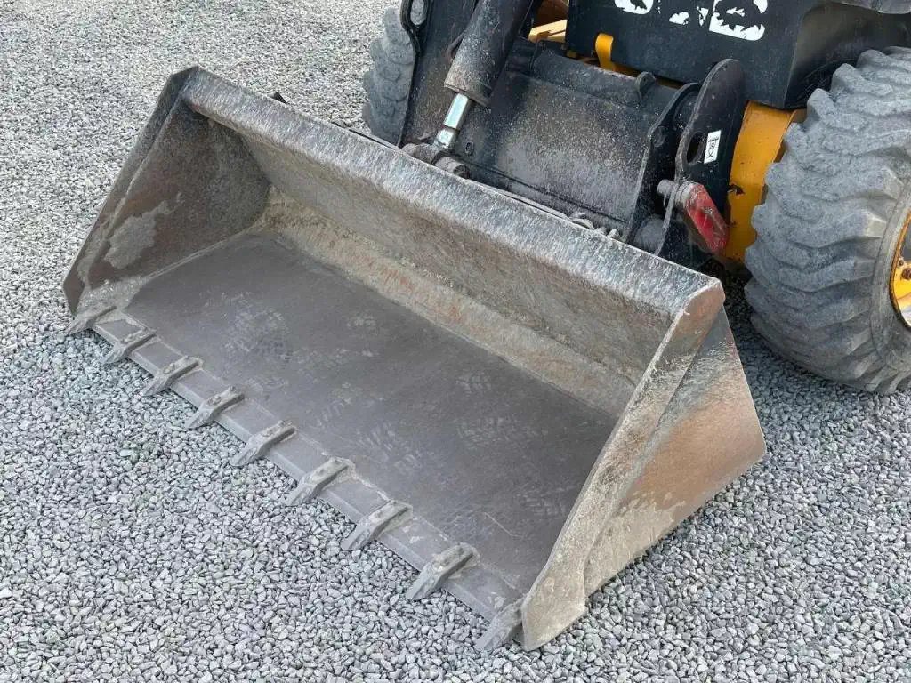 Mini chargeuse sur pneus – JCB 225 – Image 22