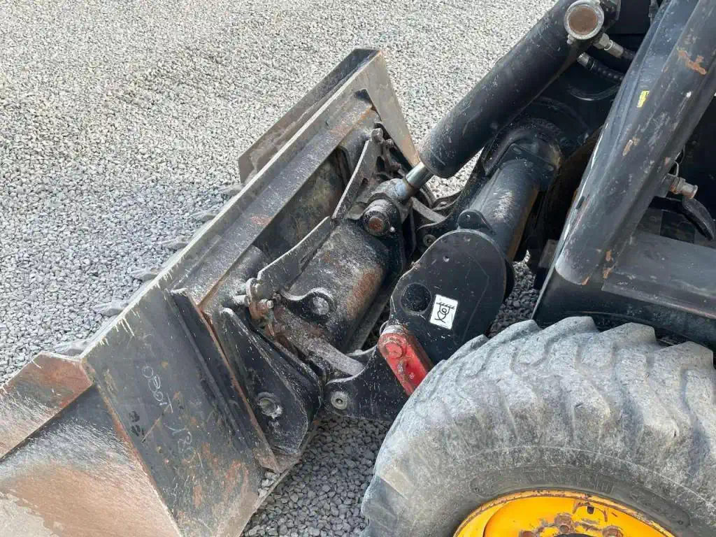 Mini chargeuse sur pneus – JCB 225 – Image 23