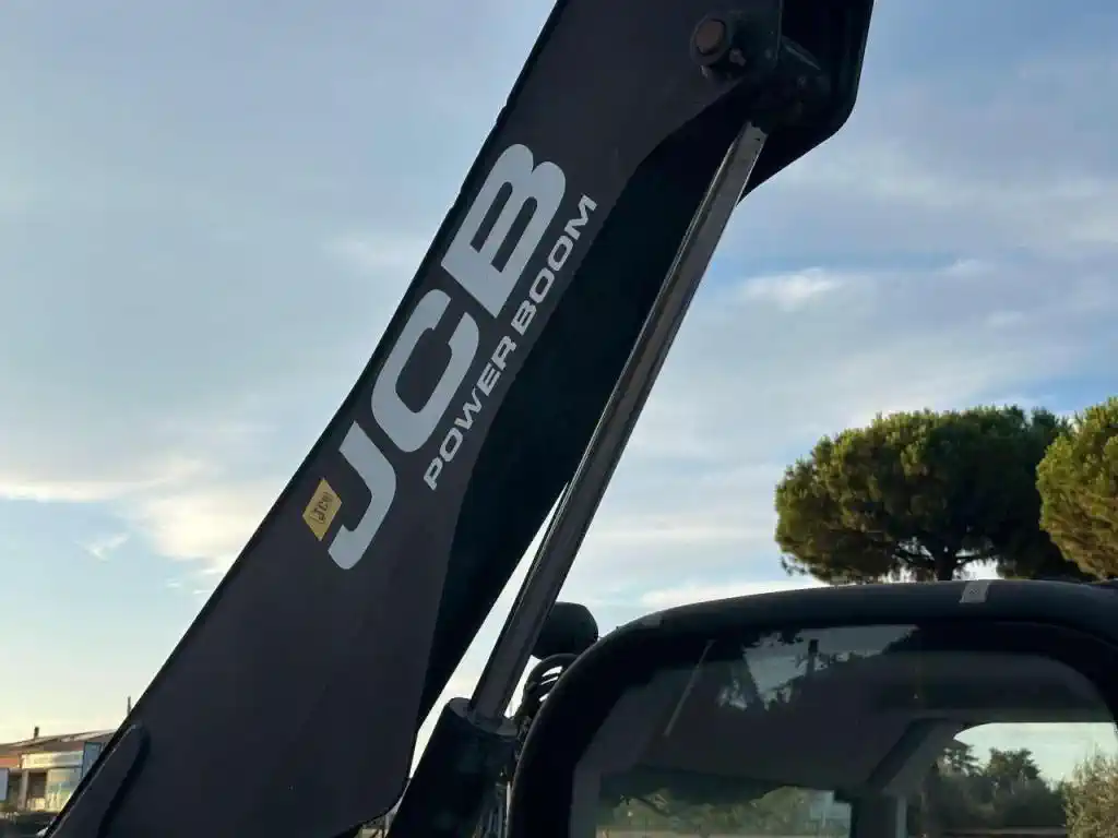 Mini chargeuse sur pneus – JCB 225 – Image 25