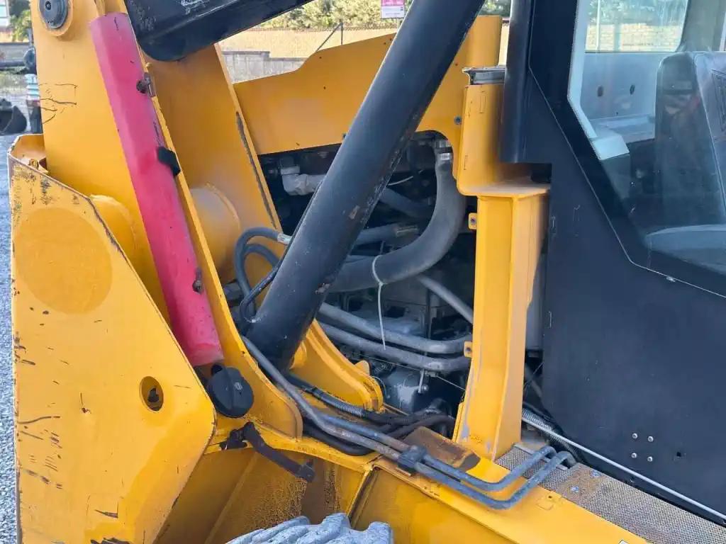 Mini chargeuse sur pneus – JCB 225 – Image 26