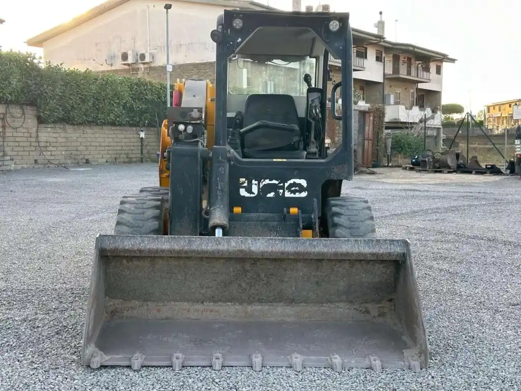 Mini chargeuse sur pneus – JCB 225 – Image 4
