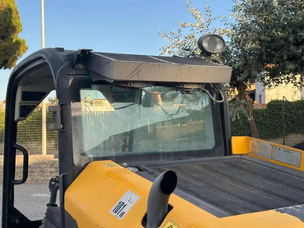 Mini chargeuse sur pneus – JCB 225 – Image 7
