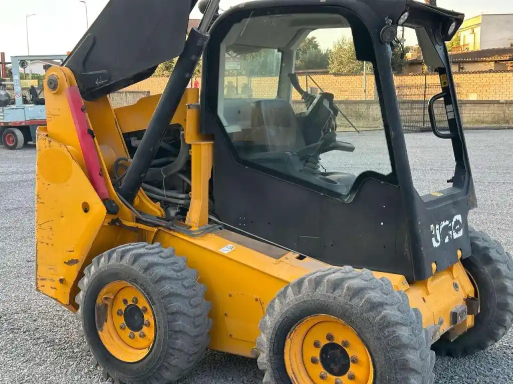 Mini chargeuse sur pneus – JCB 225 – Image 8