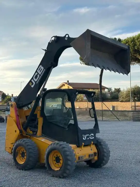 Mini chargeuse sur pneus – JCB 225 – Image 9