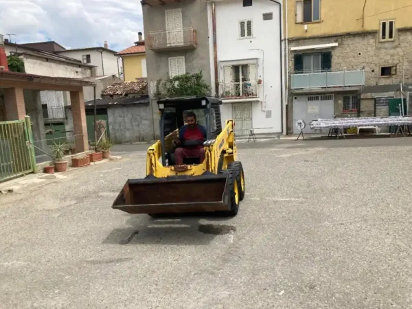 Mini chargeuse sur pneus Komatsu SK714, Année 2002 – Image 9
