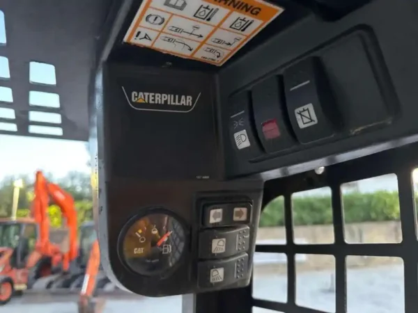 Mini Chargeuse sur Pneus – Caterpillar 226BHF – Image 2