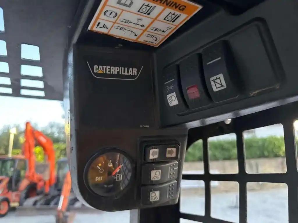 Mini Chargeuse sur Pneus – Caterpillar 226BHF – Image 2