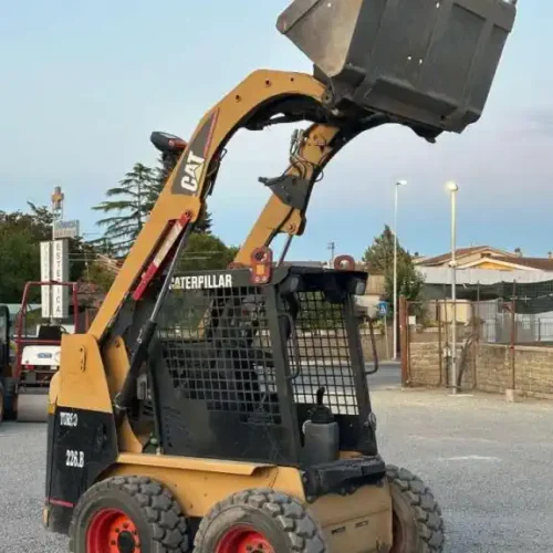 Mini Chargeuse sur Pneus – Caterpillar 226BHF