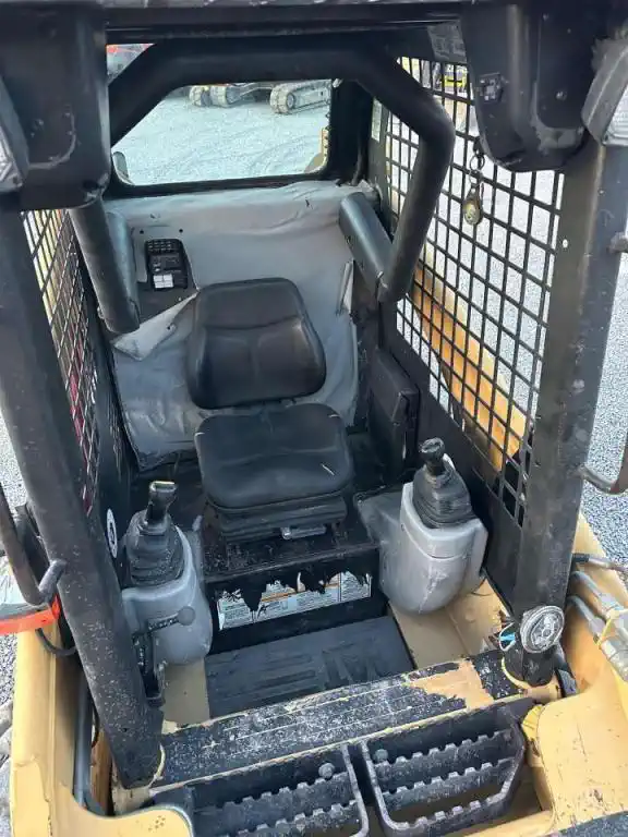 Mini Chargeuse sur Pneus – Caterpillar 226BHF – Image 16