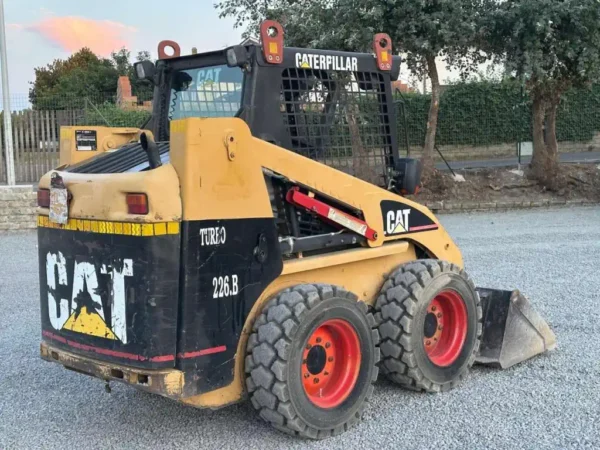 Mini Chargeuse sur Pneus – Caterpillar 226BHF – Image 19