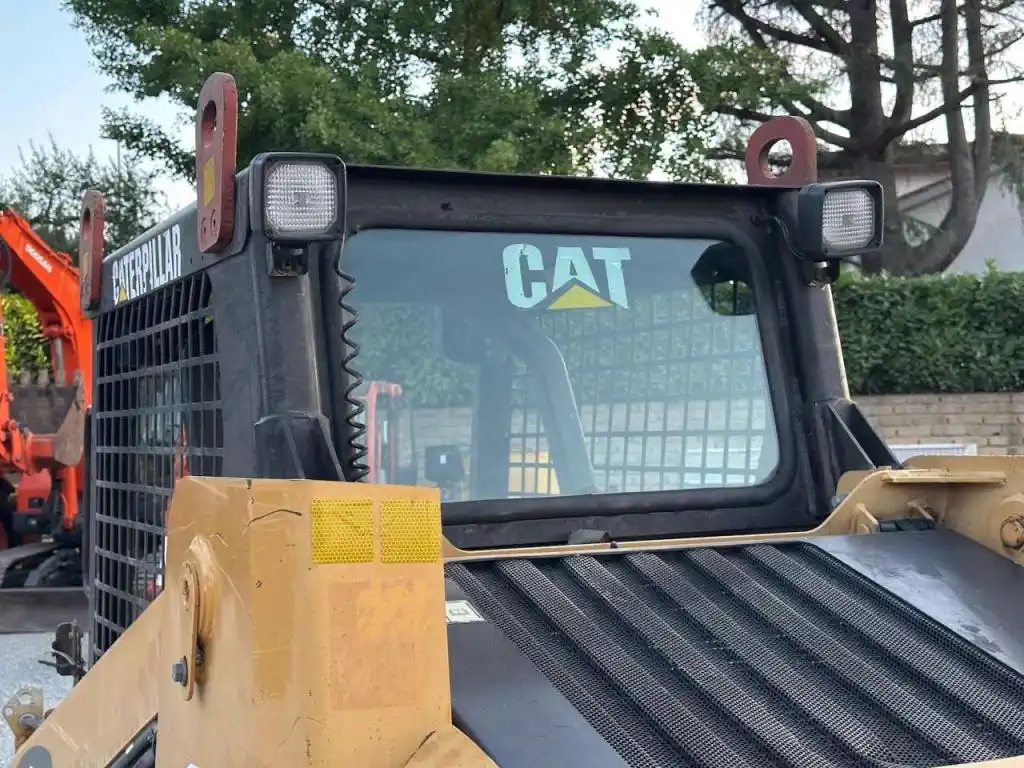 Mini Chargeuse sur Pneus – Caterpillar 226BHF – Image 23